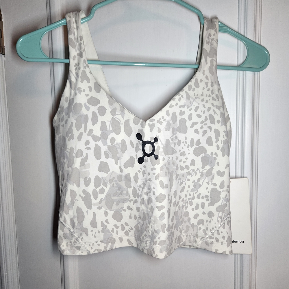 NWT!‼️lululemon athletica White Crop Top with Light Gray Abstract Print